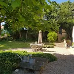 Le Verger Moulins בית הארחה
